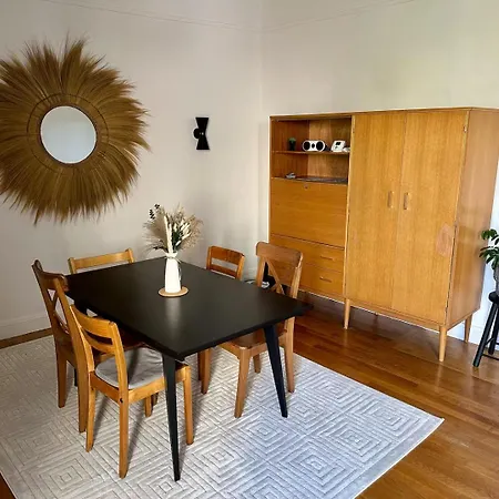 - Proche Chateau De *