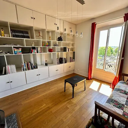 - Proche Chateau De Versailles