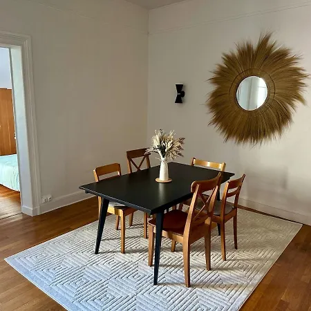 - Proche Chateau De Versailles