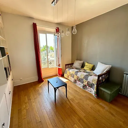 - Proche Chateau De Versailles